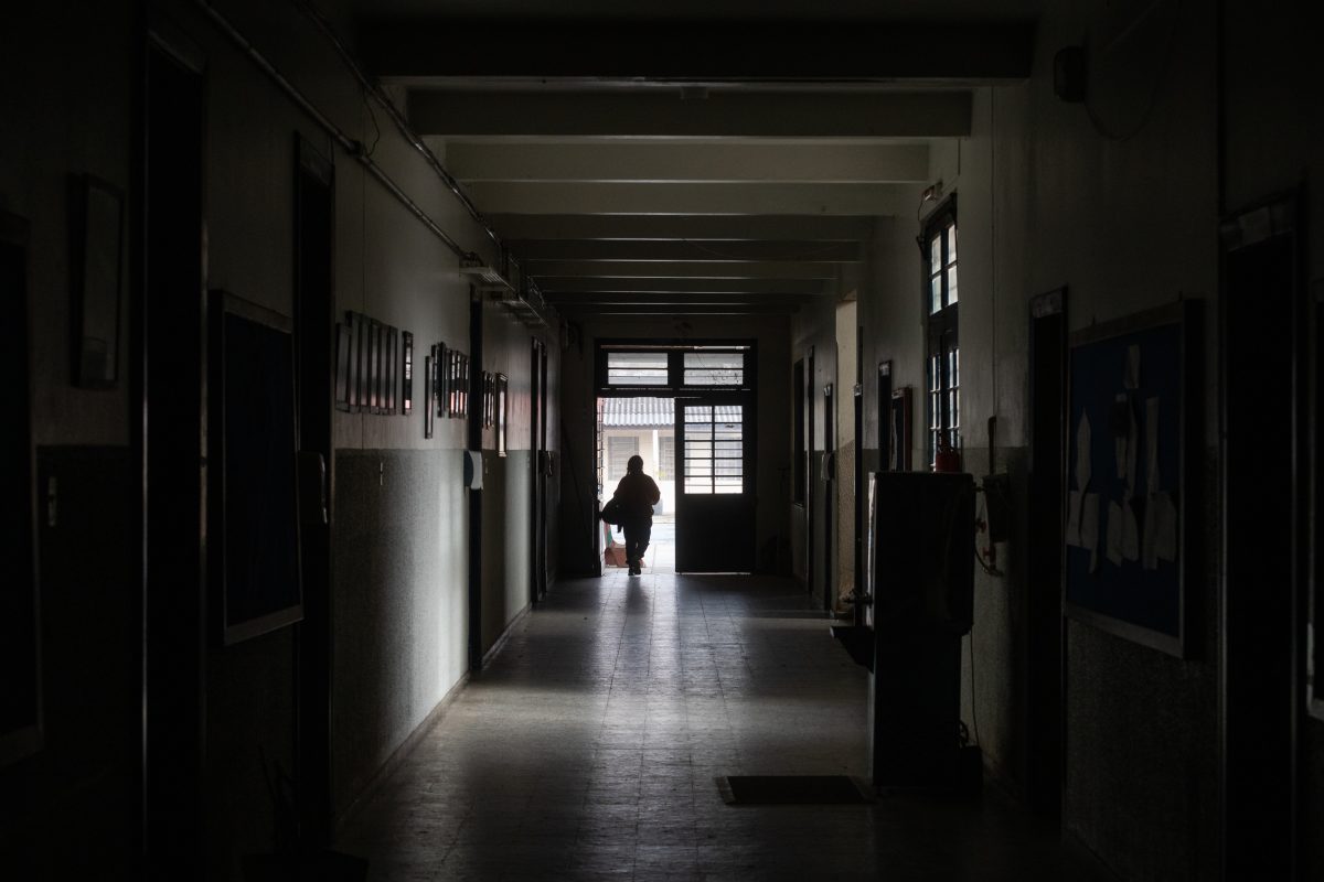 Furto de fios deixa mais de mil alunos sem aula no Assis Brasil