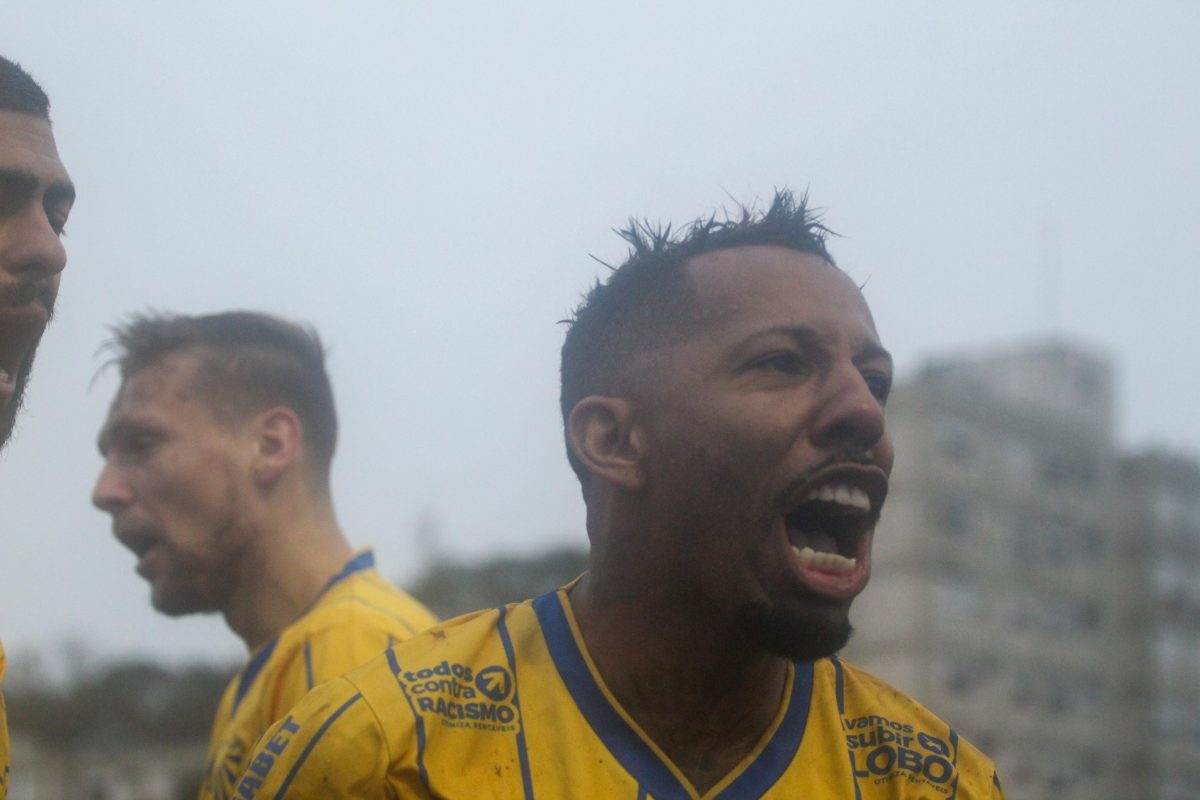 Camisa 10 abriu o placar de pênalti na decisão deste domingo (Foto: Lucas Rhamon - ECP)