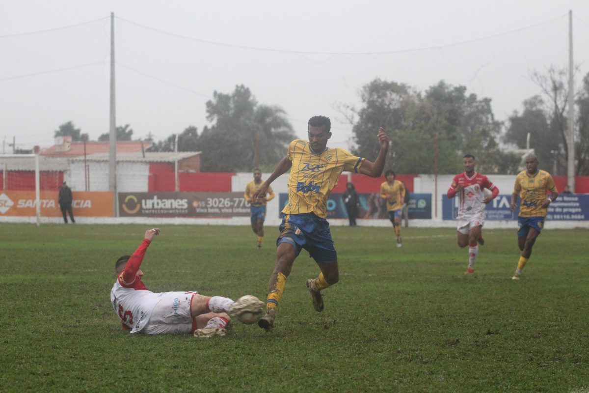 Centroavante marcou o segundo do Áureo-Cerúleo (Foto: Lucas Rhamon - AI ECP)