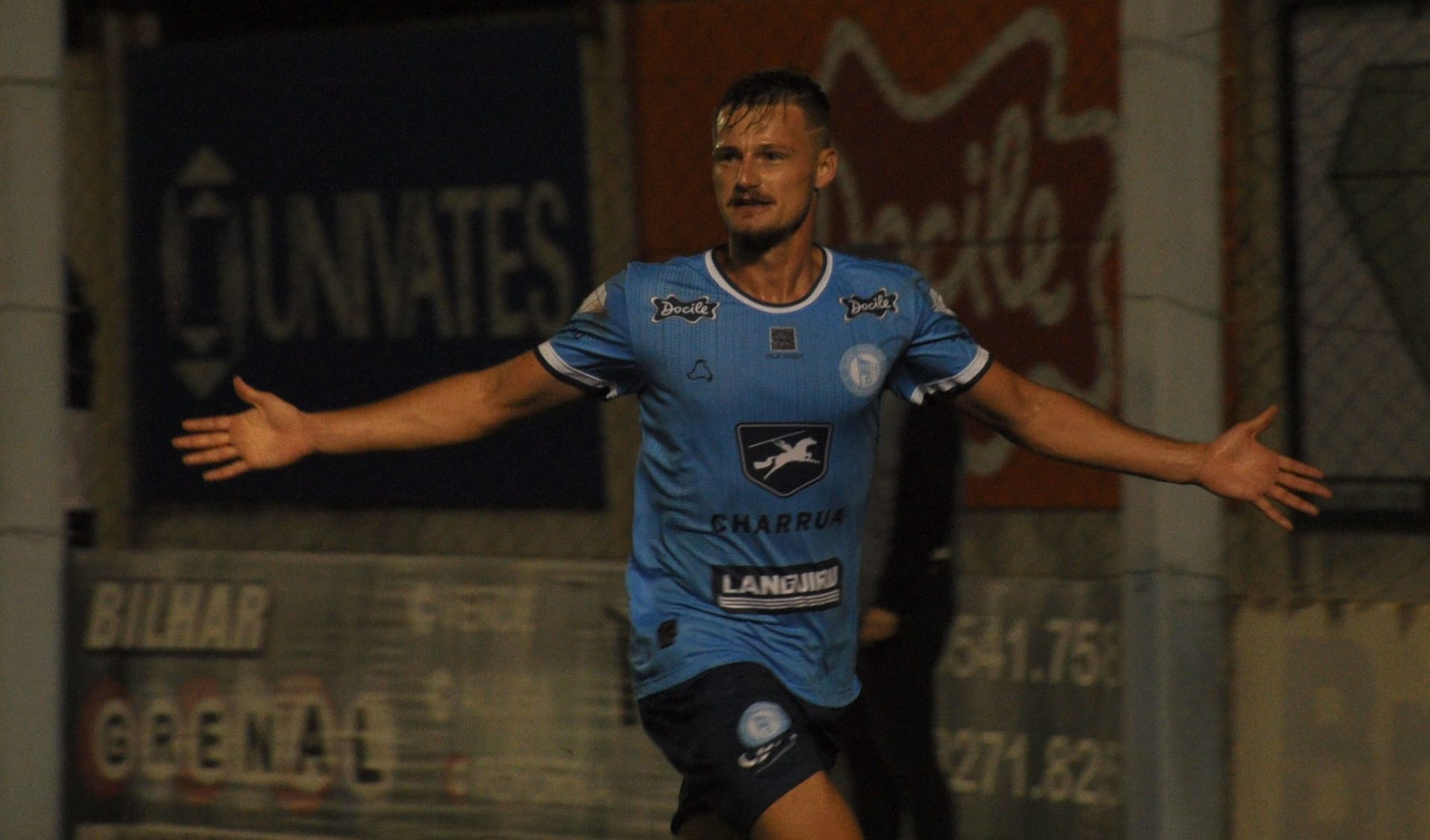 Xavante precisou superar concorrência para fechar com lateral Alan Bald