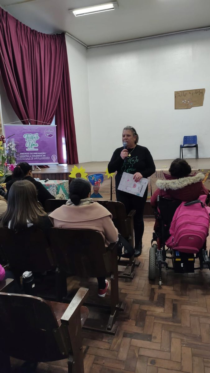 “Todo e qualquer tipo de violência desemboca na escola”