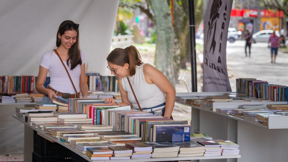 Livreiros esperam boas vendas no primeiro final de semana