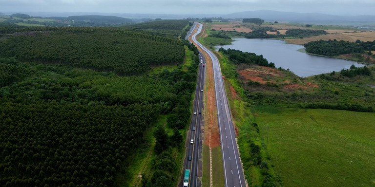 Ministério dos Transportes entrega mais 16 quilômetros da BR-116
