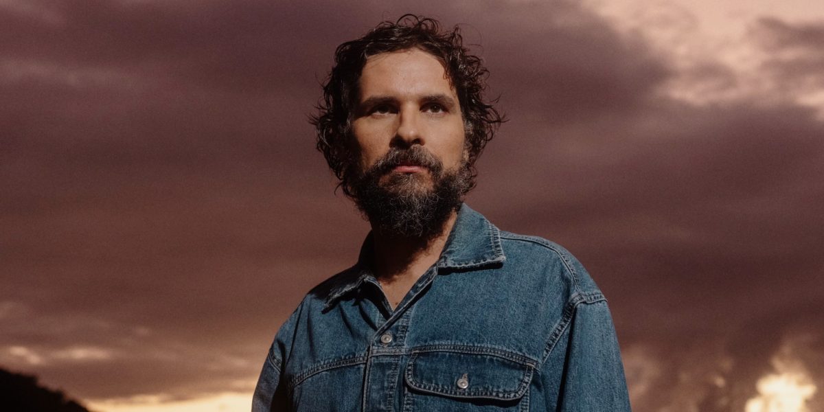 Cantor e compositor Thiago Amud estreia novo show em Pelotas