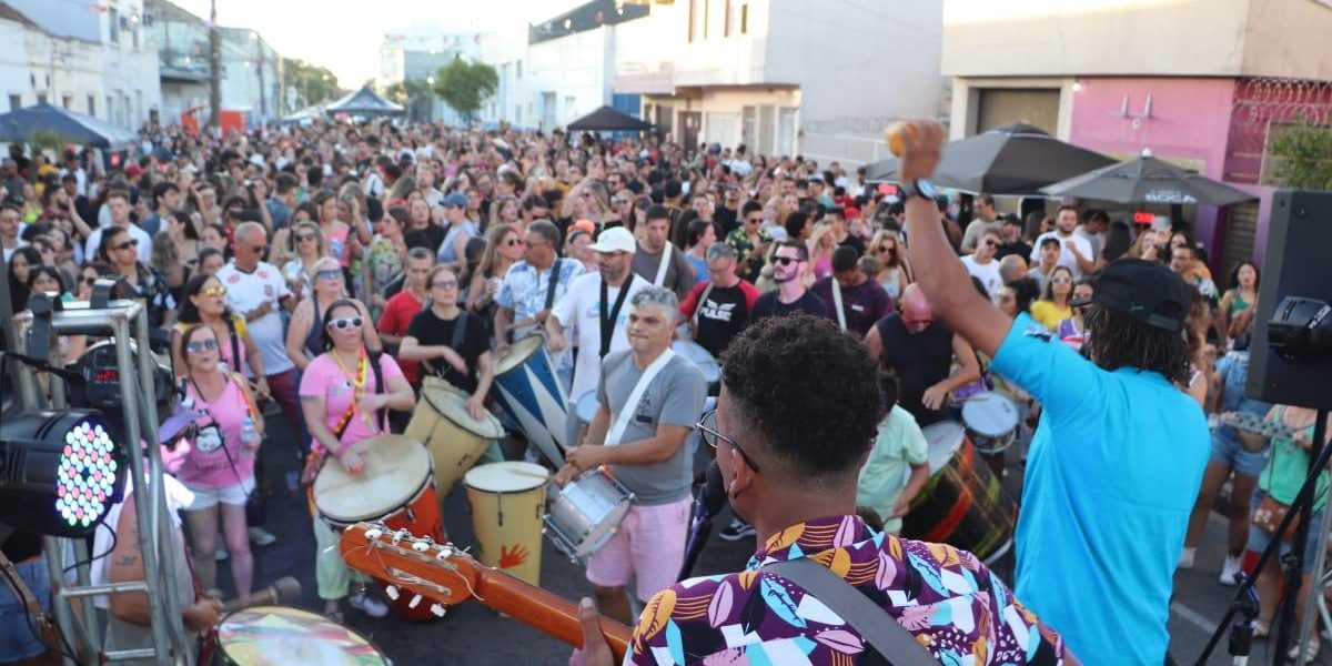 Blocos e Cordões mantêm a tradição e renovam espaços de celebração