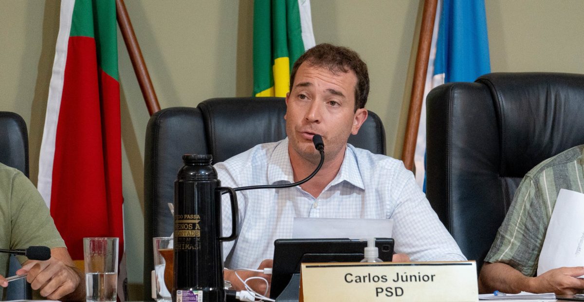 Carlos Júnior destaca equilíbrio financeiro e diálogo na Câmara