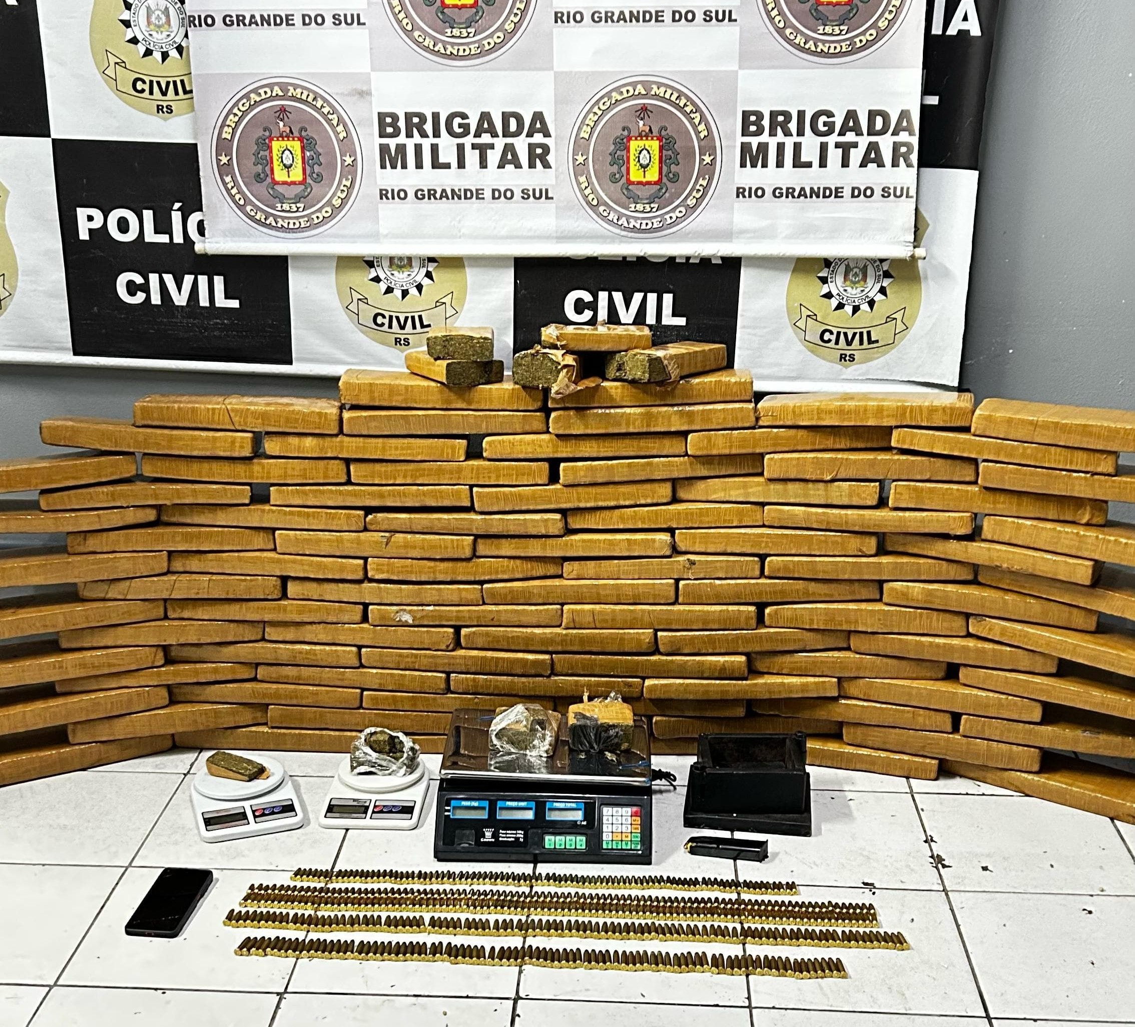 Homem é preso com mais de 90 quilos de maconha em Rio Grande