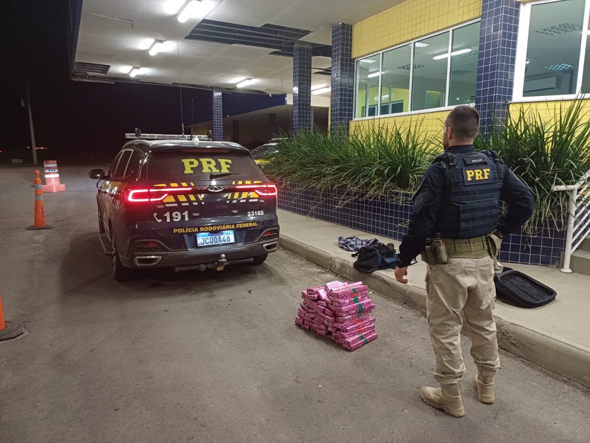 Homem é flagrado com 50 quilos de maconha em ônibus intermunicipal