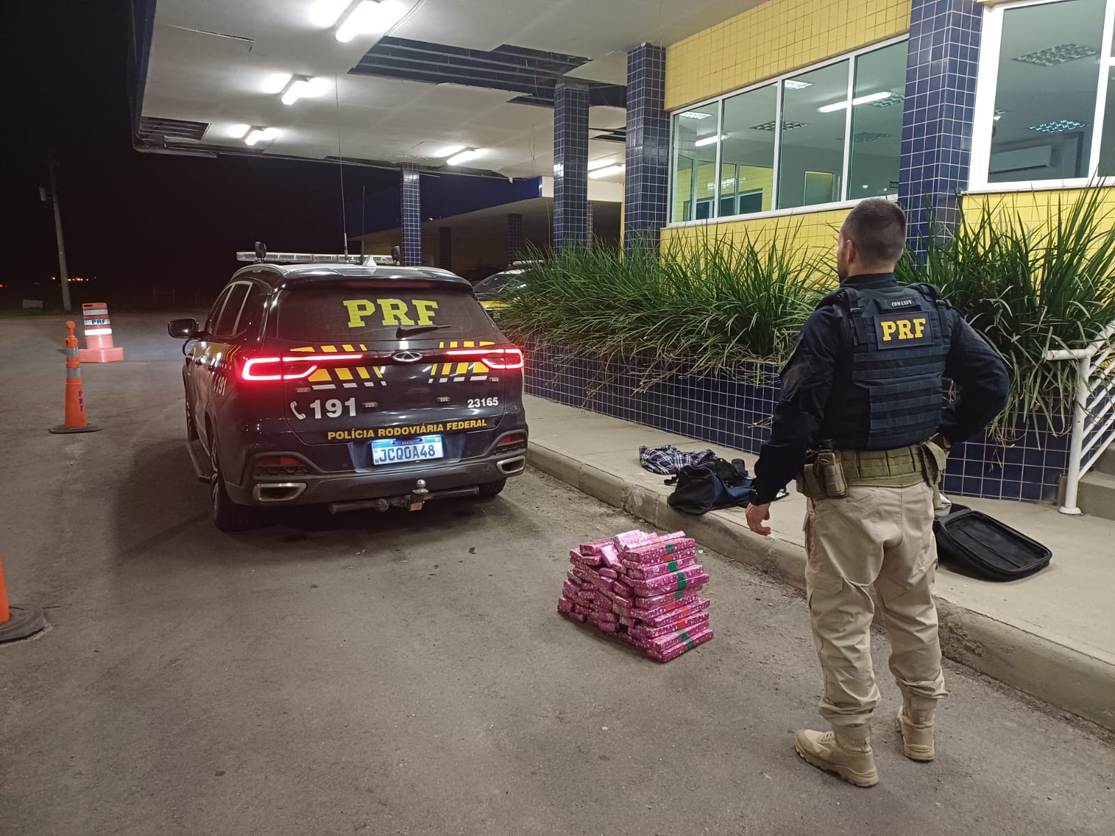 Homem é flagrado com 50 quilos de maconha em ônibus intermunicipal