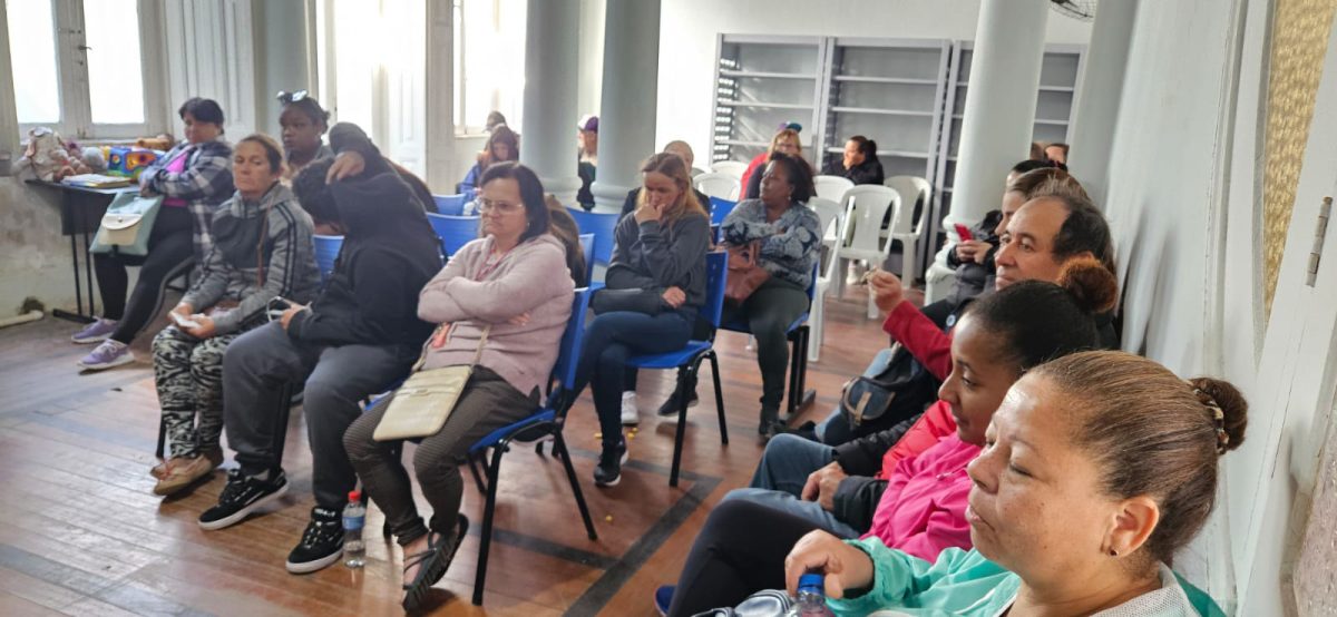 Falta de entrevistadores nos Cras dos bairros provoca filas no CadÚnico