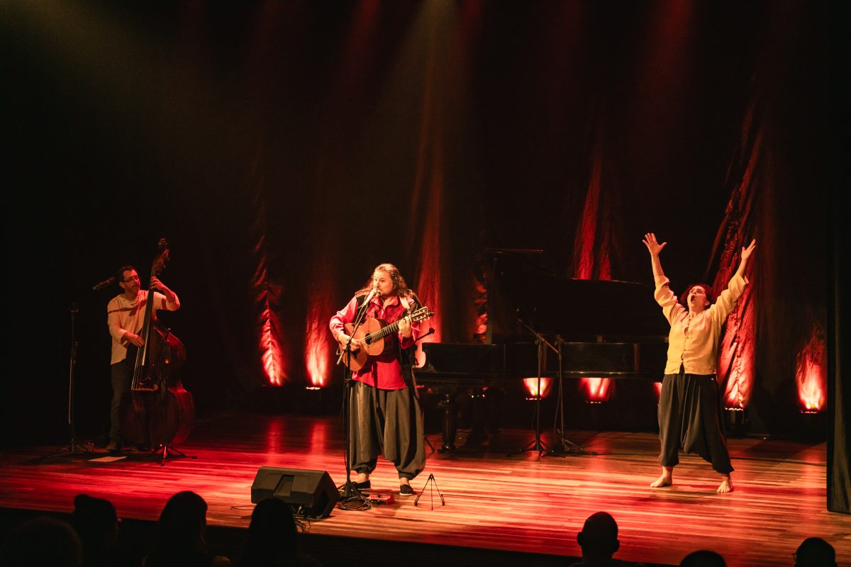 Leandro Maia estreia espetáculo Guaipeca no Teatro Municipal do Rio Grande