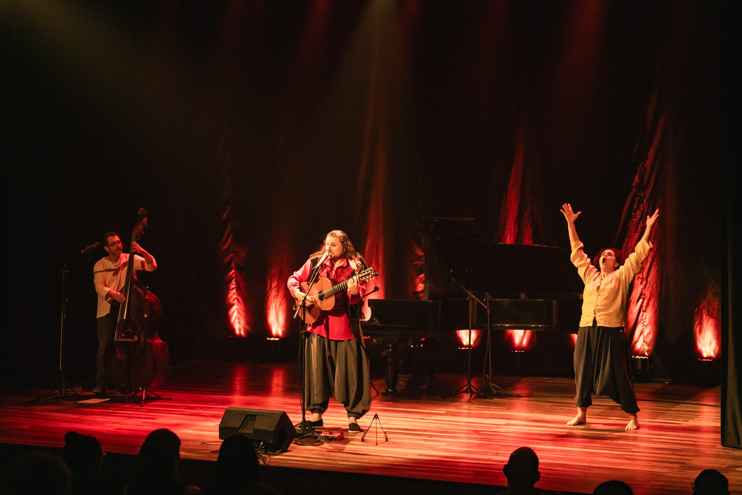 Leandro Maia estreia espetáculo Guaipeca no Teatro Municipal do Rio Grande