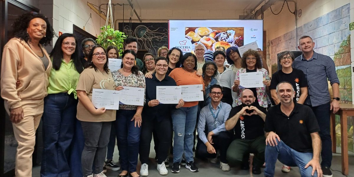 Outroporto forma primeira turma do projeto Doceria-Escola
