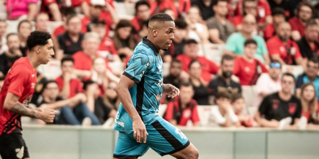 Brasil acerta com volante ex-Azuriz