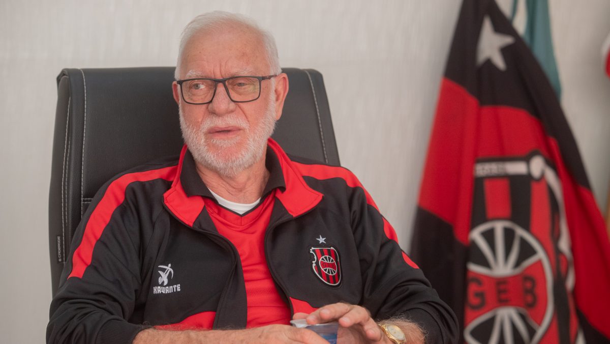 Presidente revela levantamento de dívidas do Brasil e vê SAF como única saída