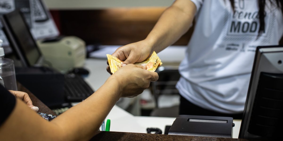 Serviços financeiros lideram queixas no Procon Pelotas