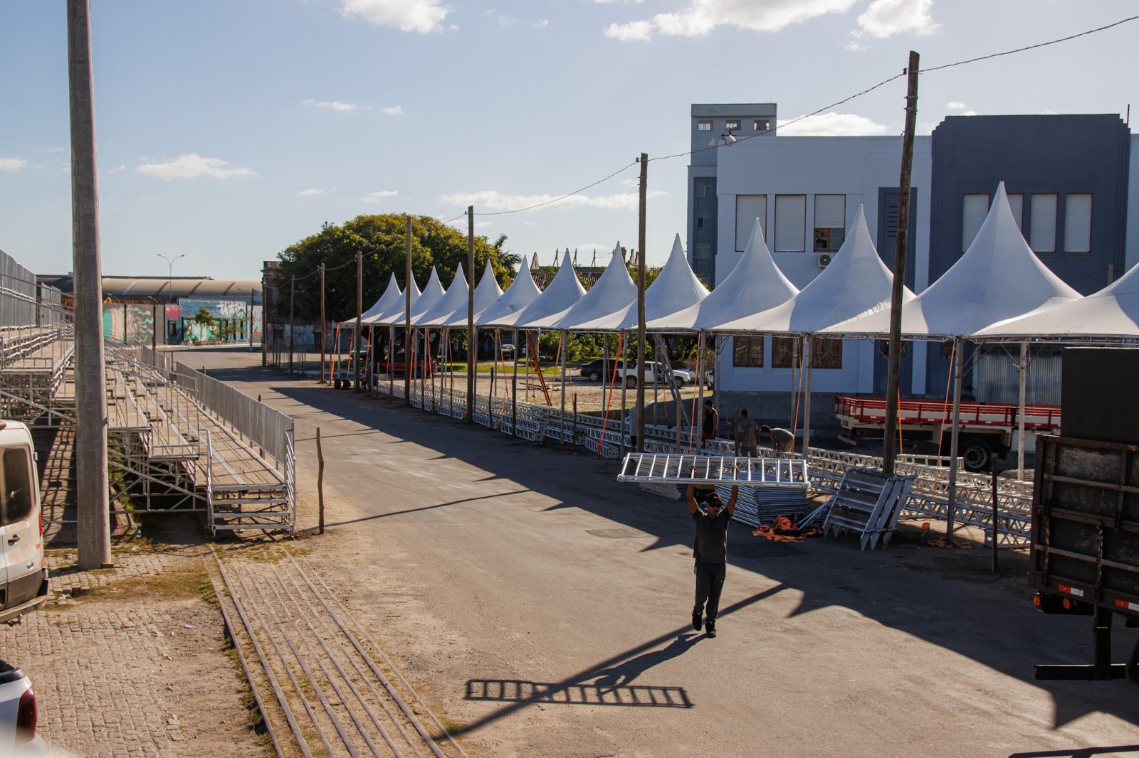 Folia na Passarela do Samba no Porto começa nesta sexta-feira