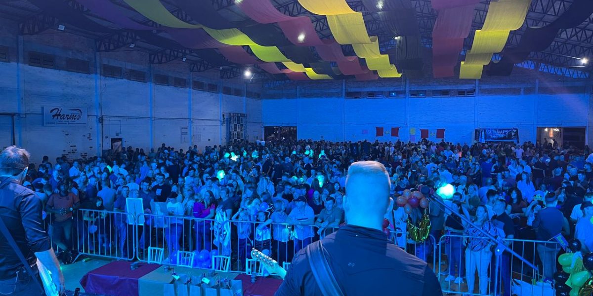 Festas em Arroio do Padre reúne milhares no Centro de Eventos