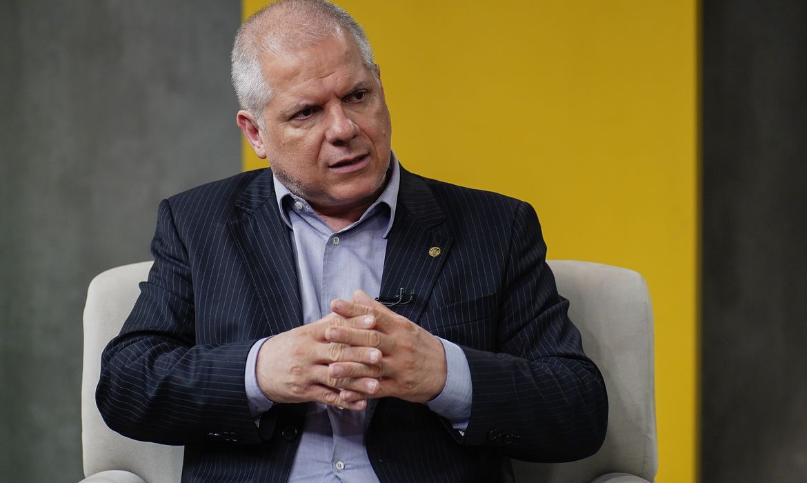 Presidente do INSS é afastado em apuração da PF contra fraude