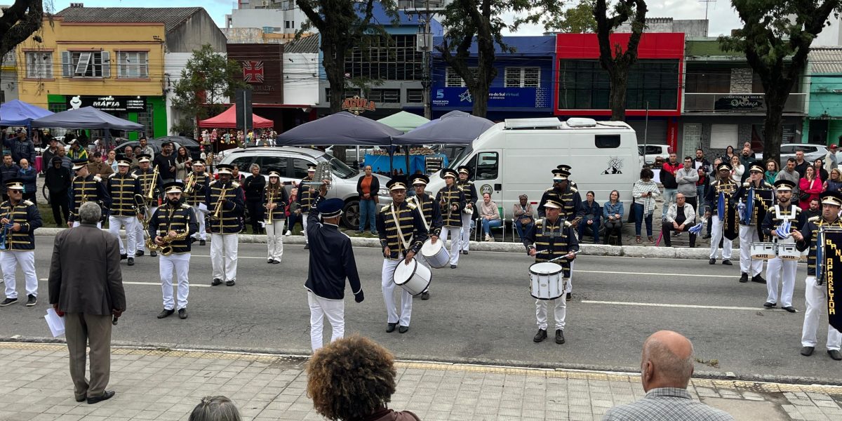 Festival de Bandas animou o domingo na avenida Bento Gonçalves