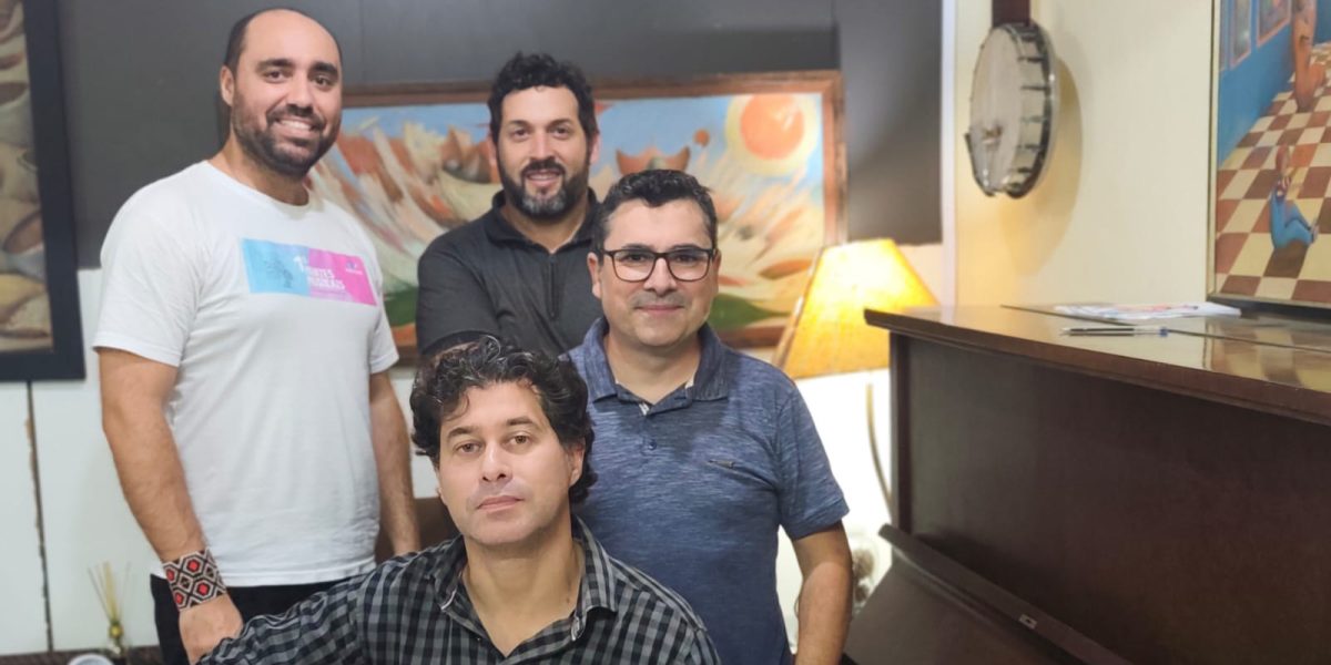 Dani Prado e Mauro Sá apresentam álbum “Através…” no Casarão das Artes