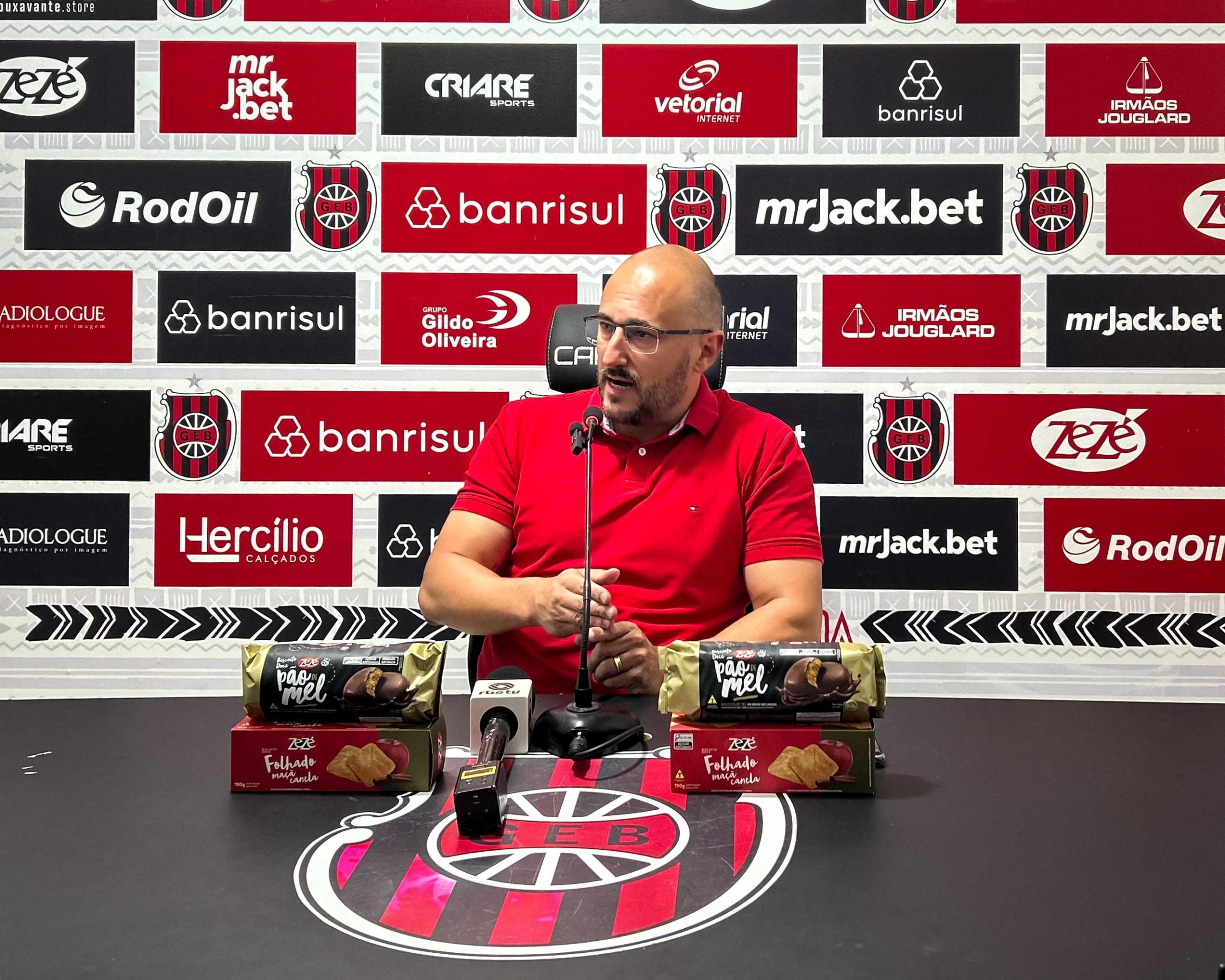 Gerente de futebol deixa o Brasil