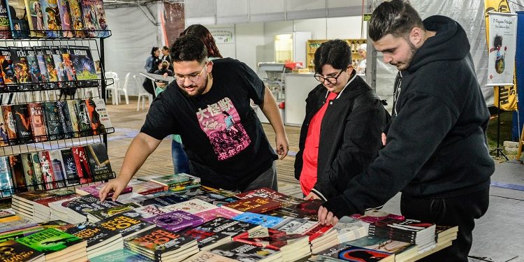 Feira do Livro da Furg será realizada pela primeira vez dentro da Universidade
