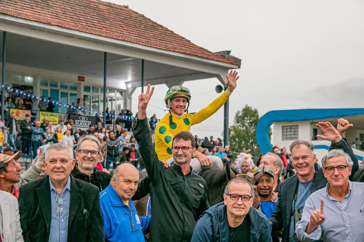 Vitória de Punta Arenas premia família homenageada em páreo anterior