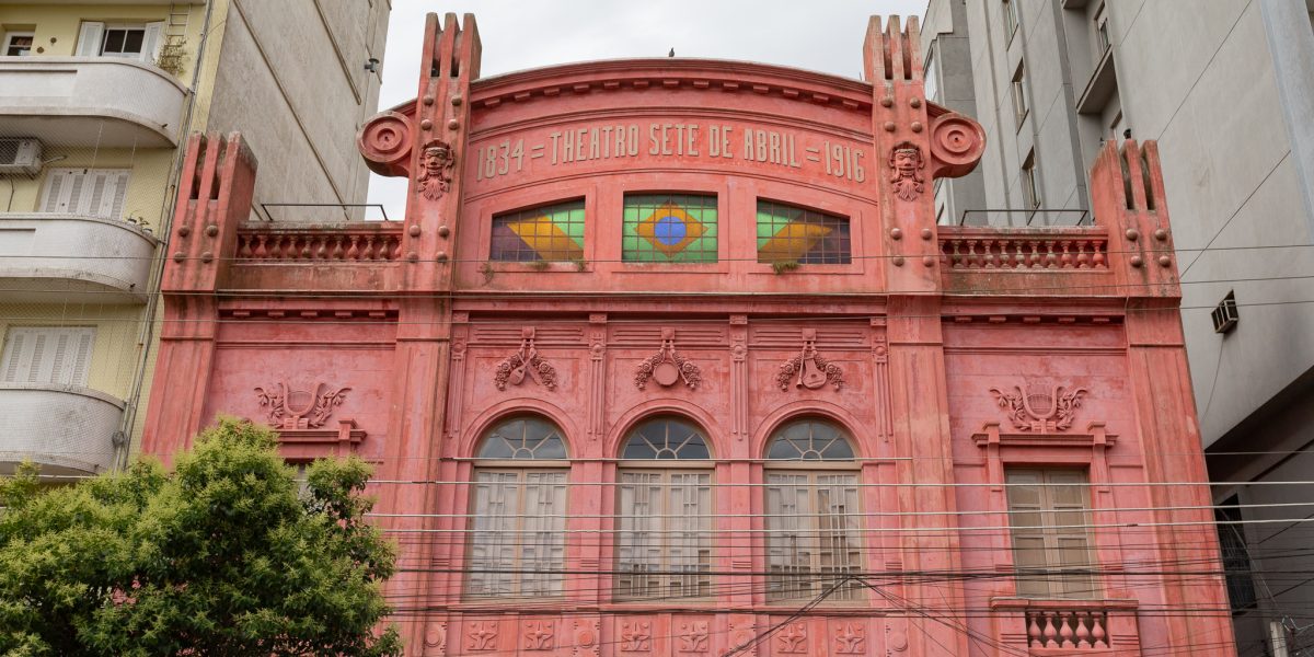 Região tem cinco teatros históricos fechados há anos
