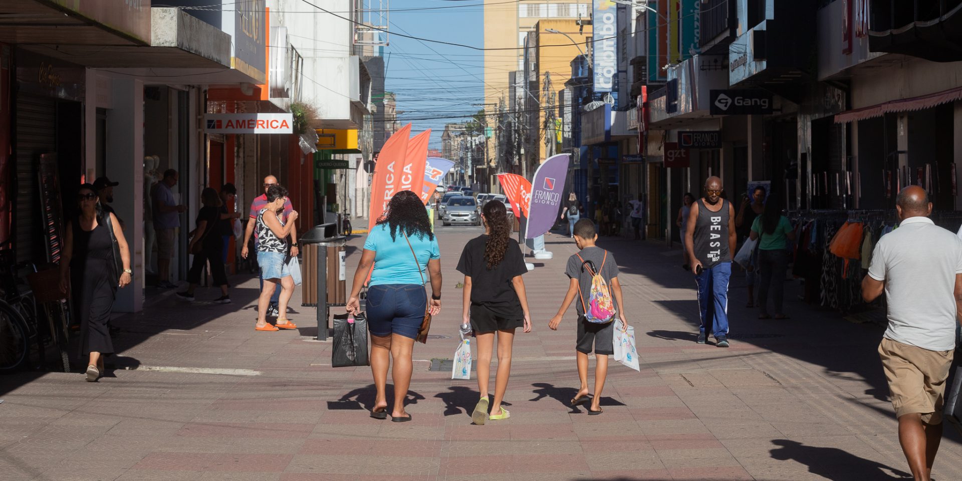 Um terço da população da região está endividada
