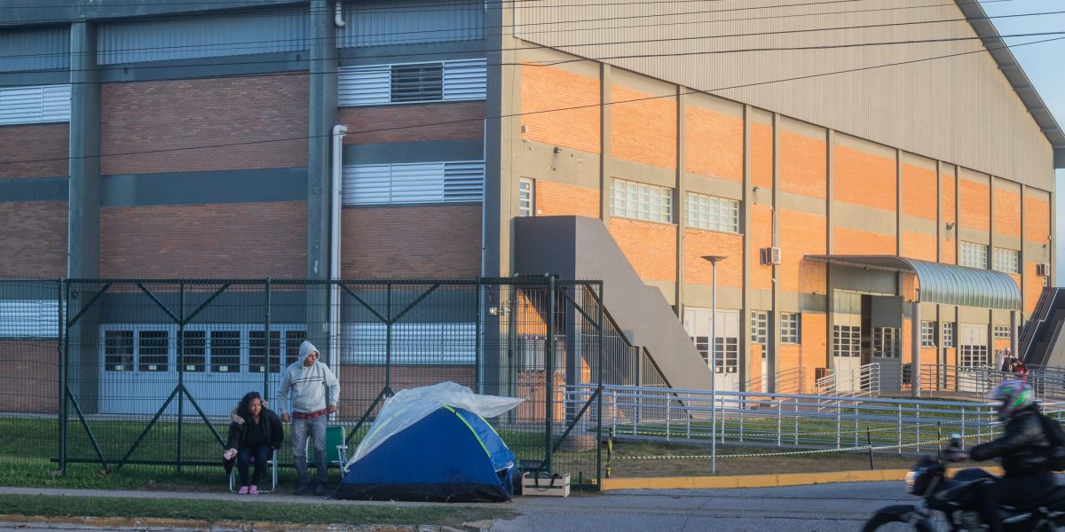 Mais de 400 vagas de emprego são oferecidas neste sábado