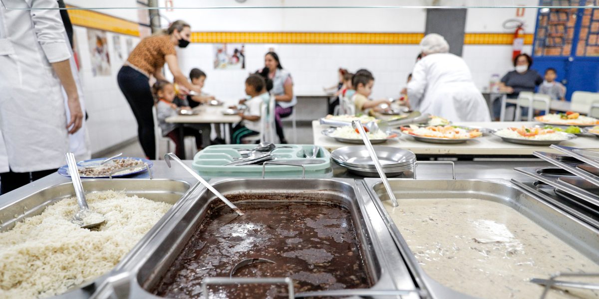 Rio Grande firma contrato para usar itens da agricultura familiar na merenda