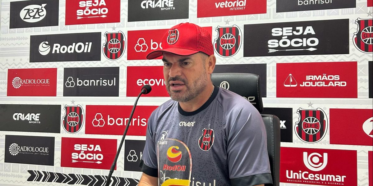 Técnico do Brasil lamenta desatenção em lance do gol: “A gente treinou bastante”