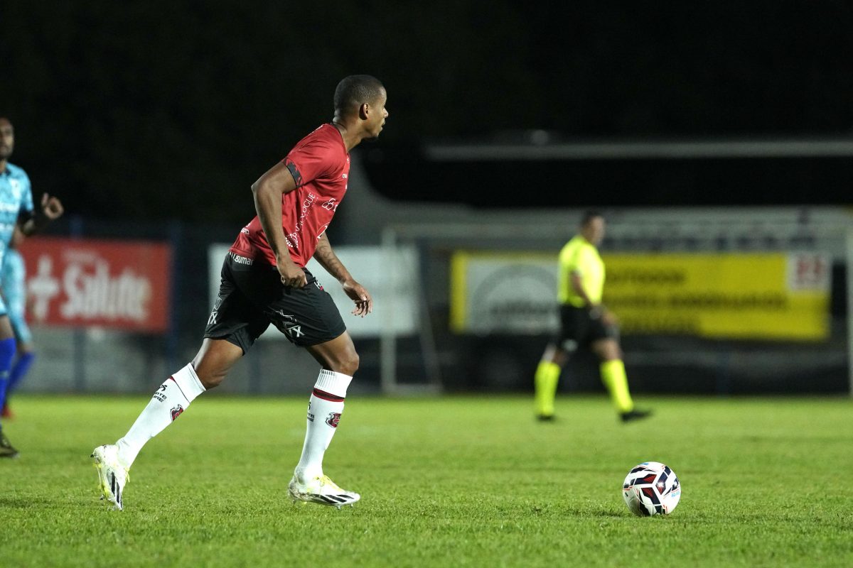 Brasil enfrenta o São José em busca de recuperação