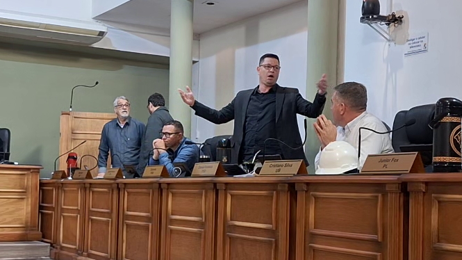 Legislativo vira palco de bate-bocas