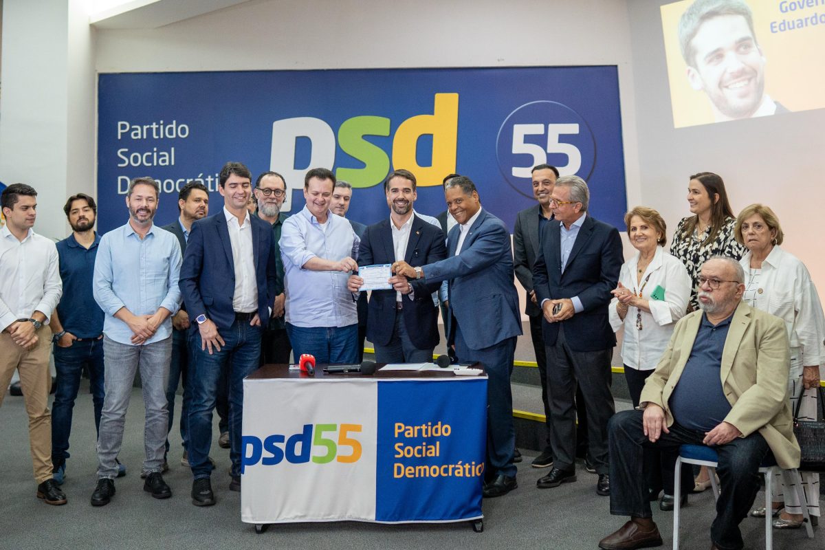 Eduardo Leite se filia ao PSD