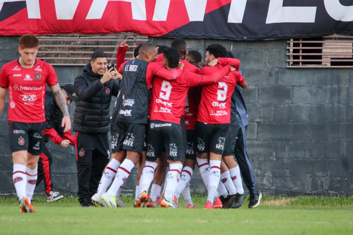 Brasil vence o Joinville por 1 a 0, encerra jejum e deixa a lanterna