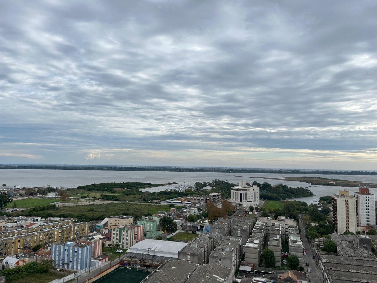 Terça-feira de céu parcialmente nublado e temperatura um pouco mais amena