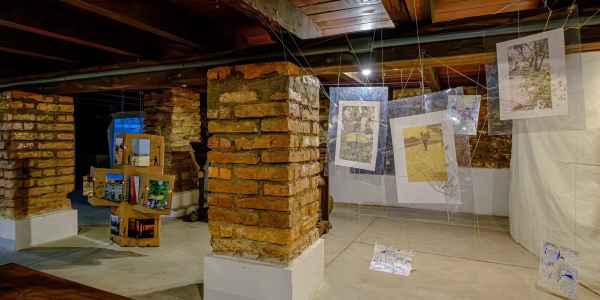 Exposição propõe uma travessia poética e crítica pelo espaço urbano