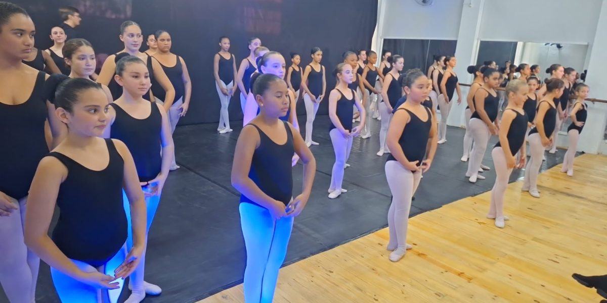 Após fim de convênio, escola de balé mantém projeto social