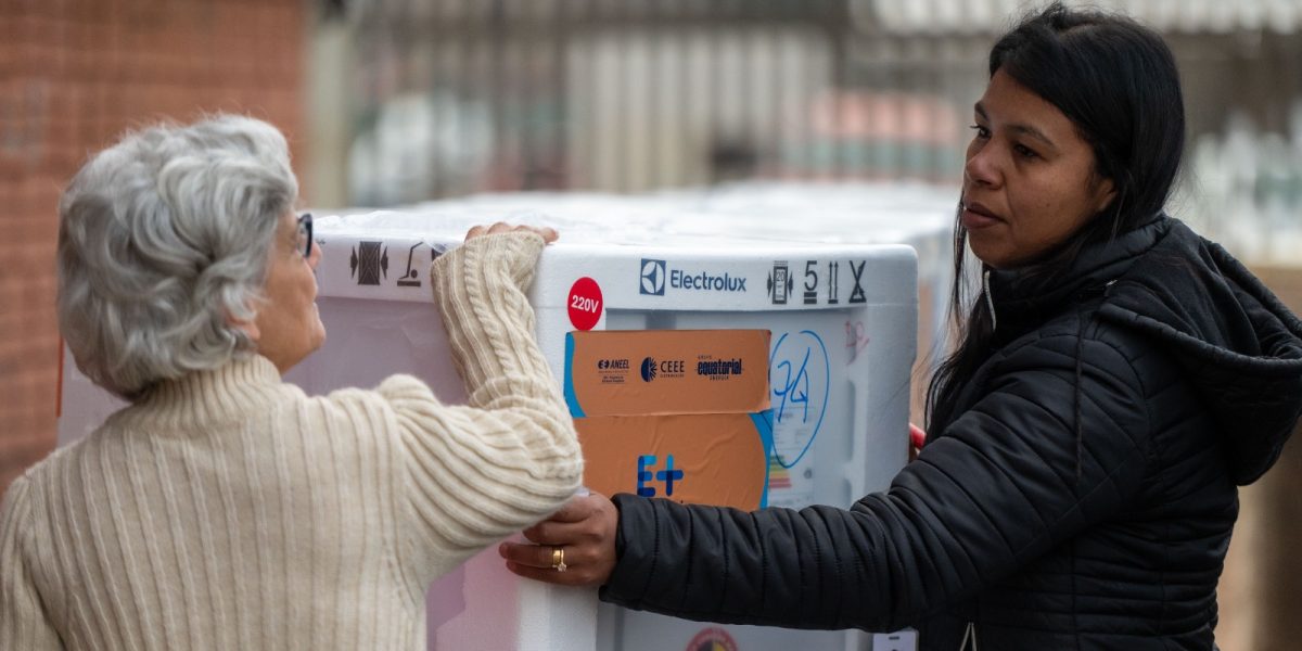 Projeto de eficiência energética entrega mais de 3,5 mil geladeiras na região Sul