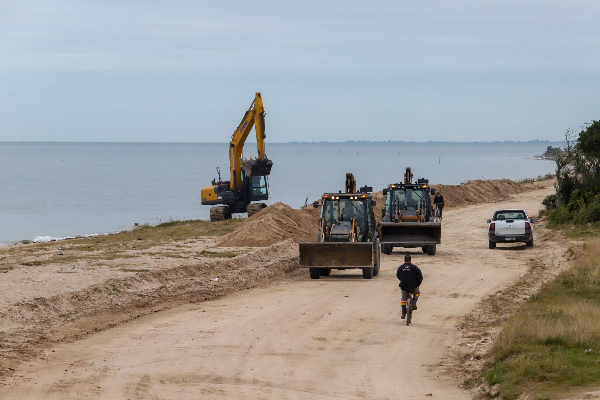 Barreiras para contenção de cheias são erguidas no Laranjal e na Z-3