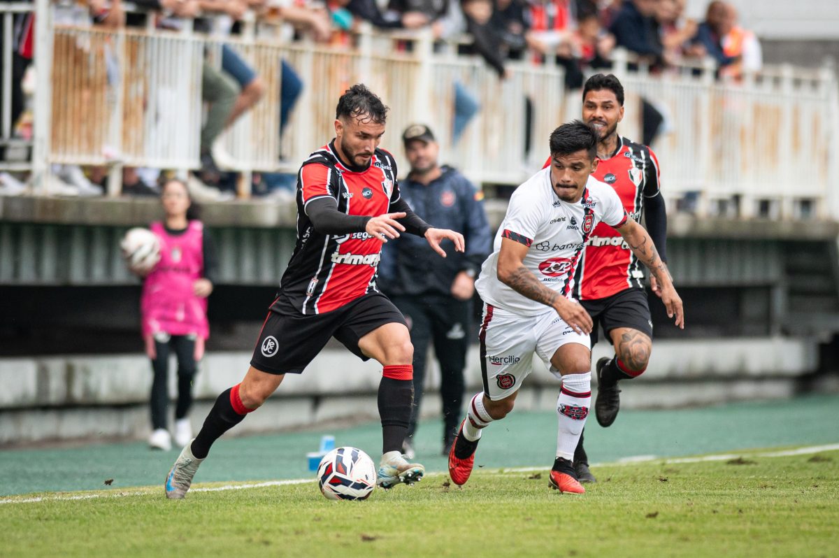 Brasil sofre gol no fim e perde por 1 a 0 para o Joinville