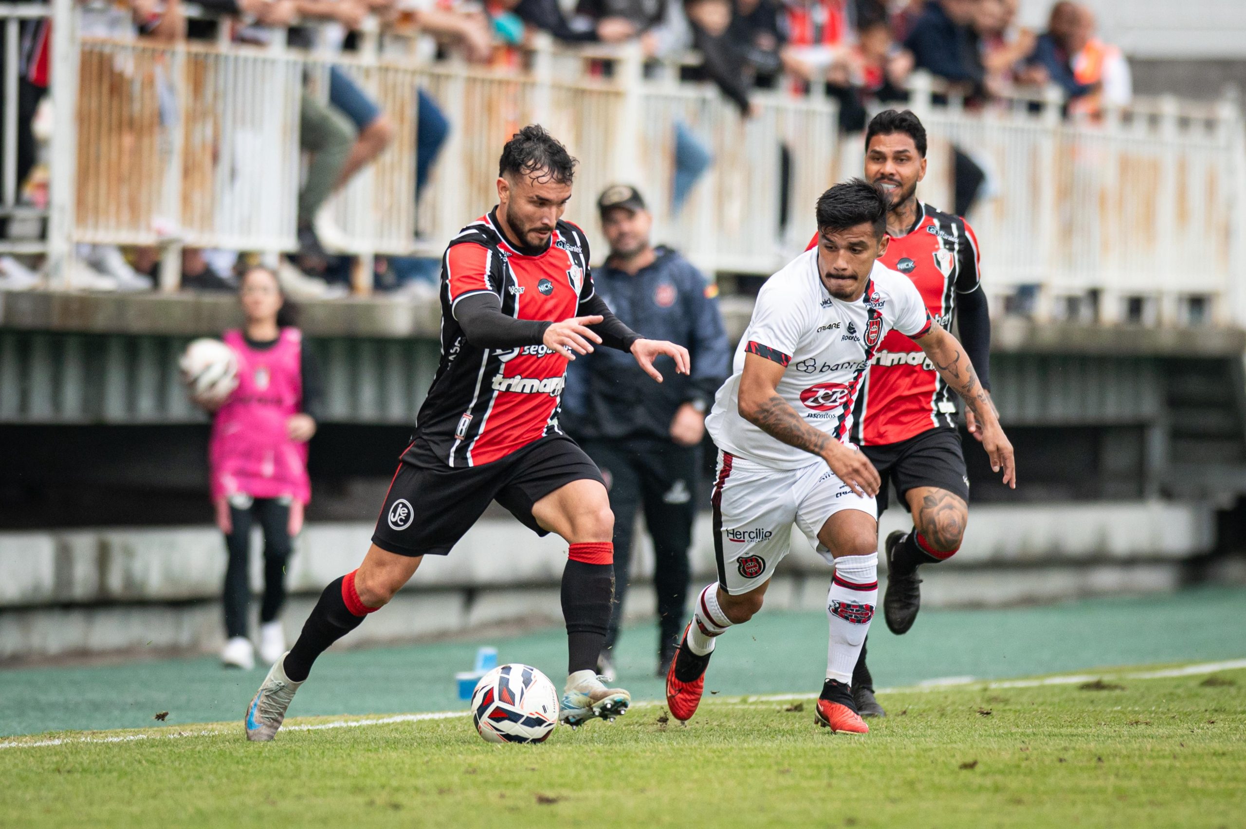 Brasil sofre gol no fim e perde por 1 a 0 para o Joinville