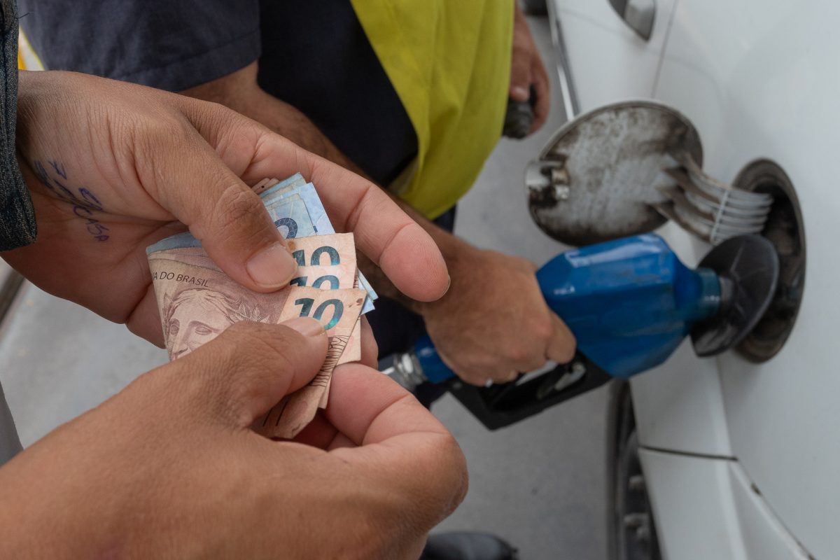 Petrobras anuncia redução de R$ 0,17 no litro da gasolina para as distribuidoras