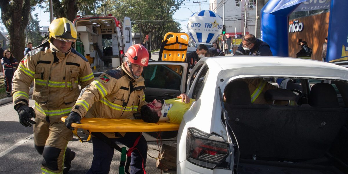 Maio Amarelo encerra com simulação de acidente na Bento