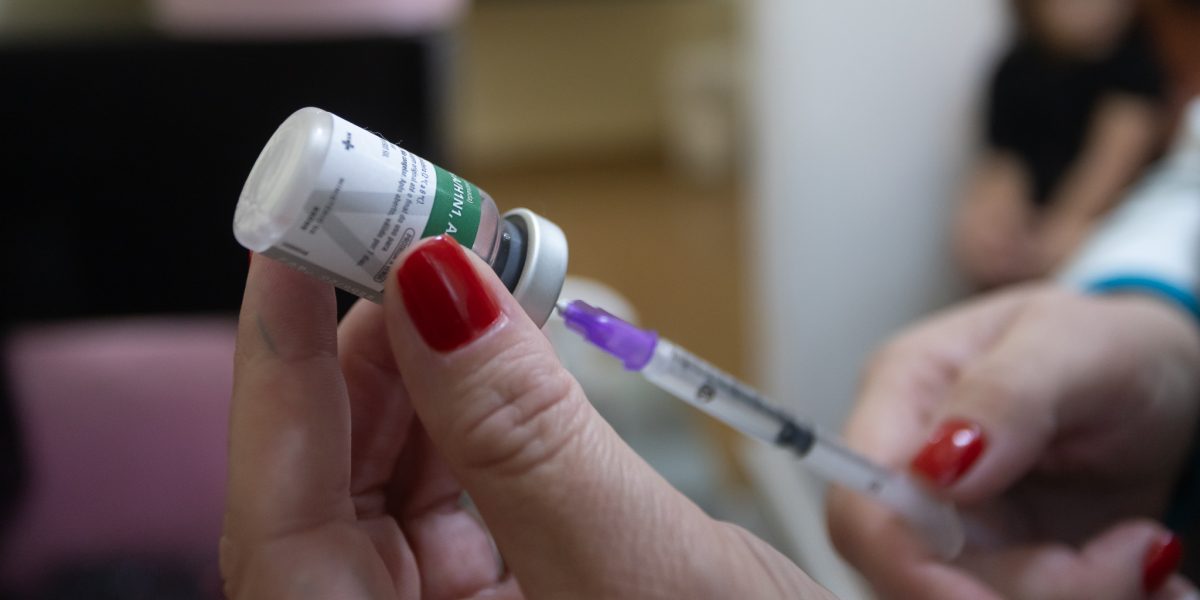 Rio Grande supera Estado no percentual de vacinação contra gripe no grupo de risco