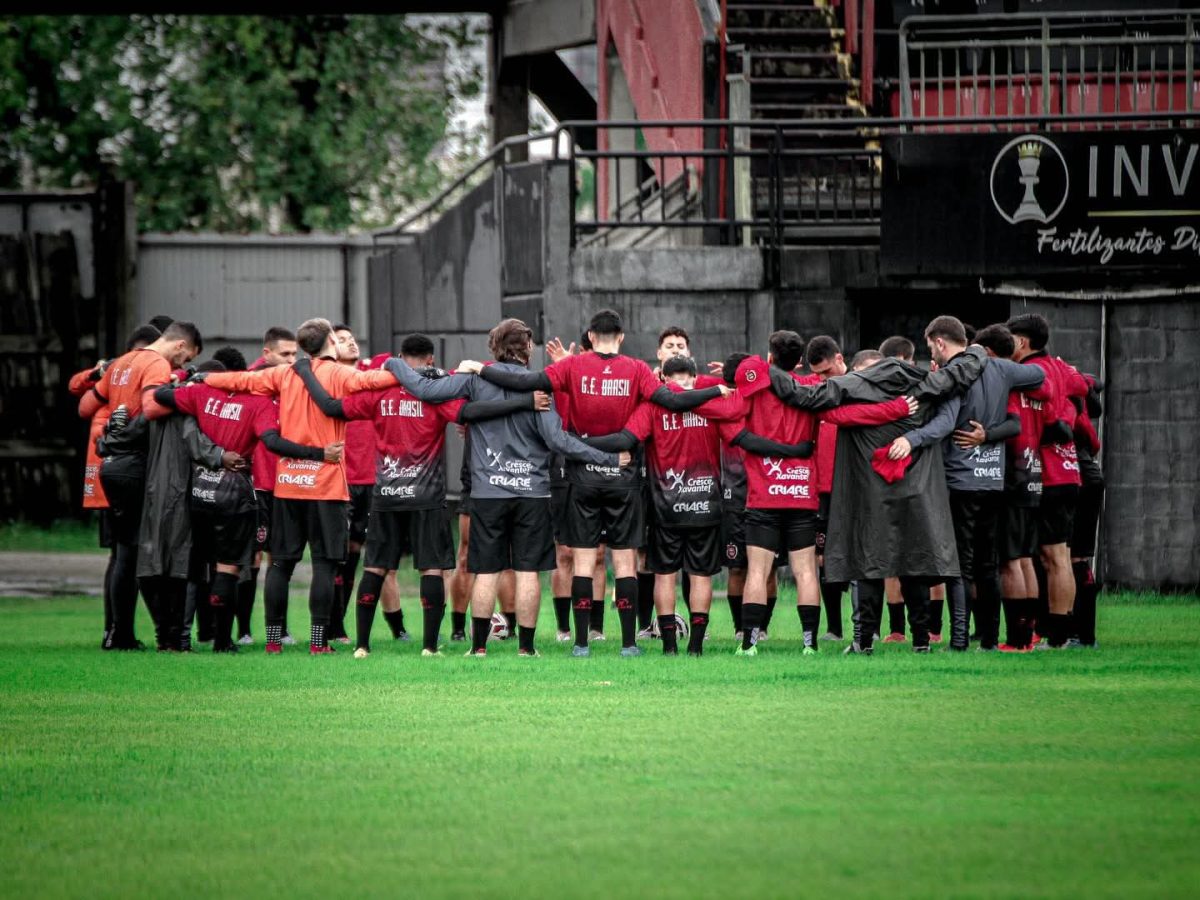 Direção quita 50% do salário atrasado e elenco do Brasil volta aos treinos