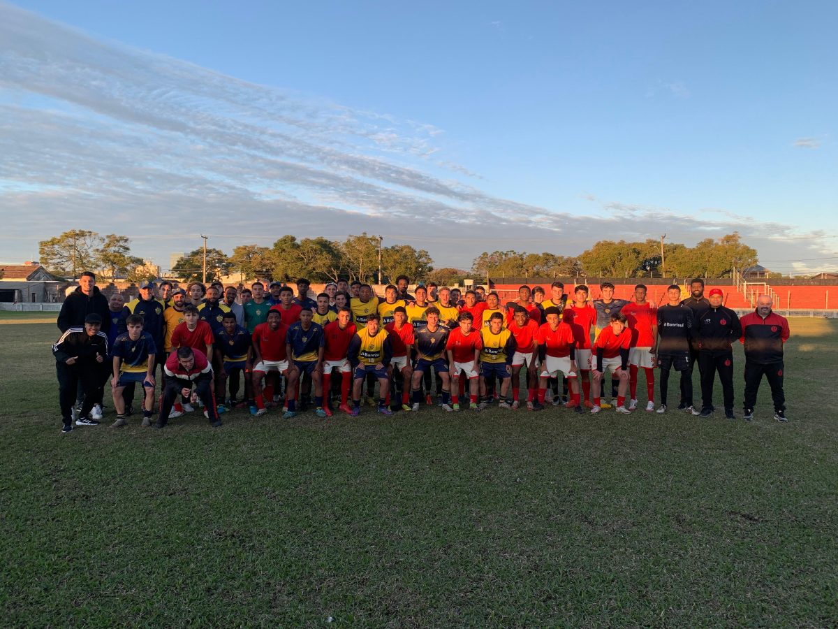 Taison e Daniel Carvalho participam  de jogo-treino no CT do Progresso