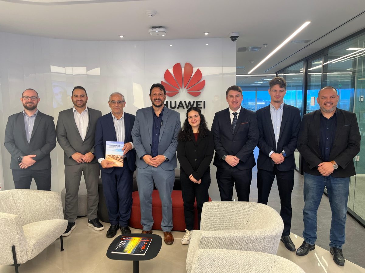 Lideranças de Rio Grande se reúnem com representantes da Huawei